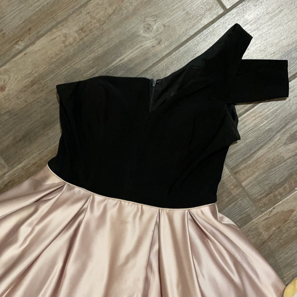 One shoulder formal gown - Picture 3 of 3